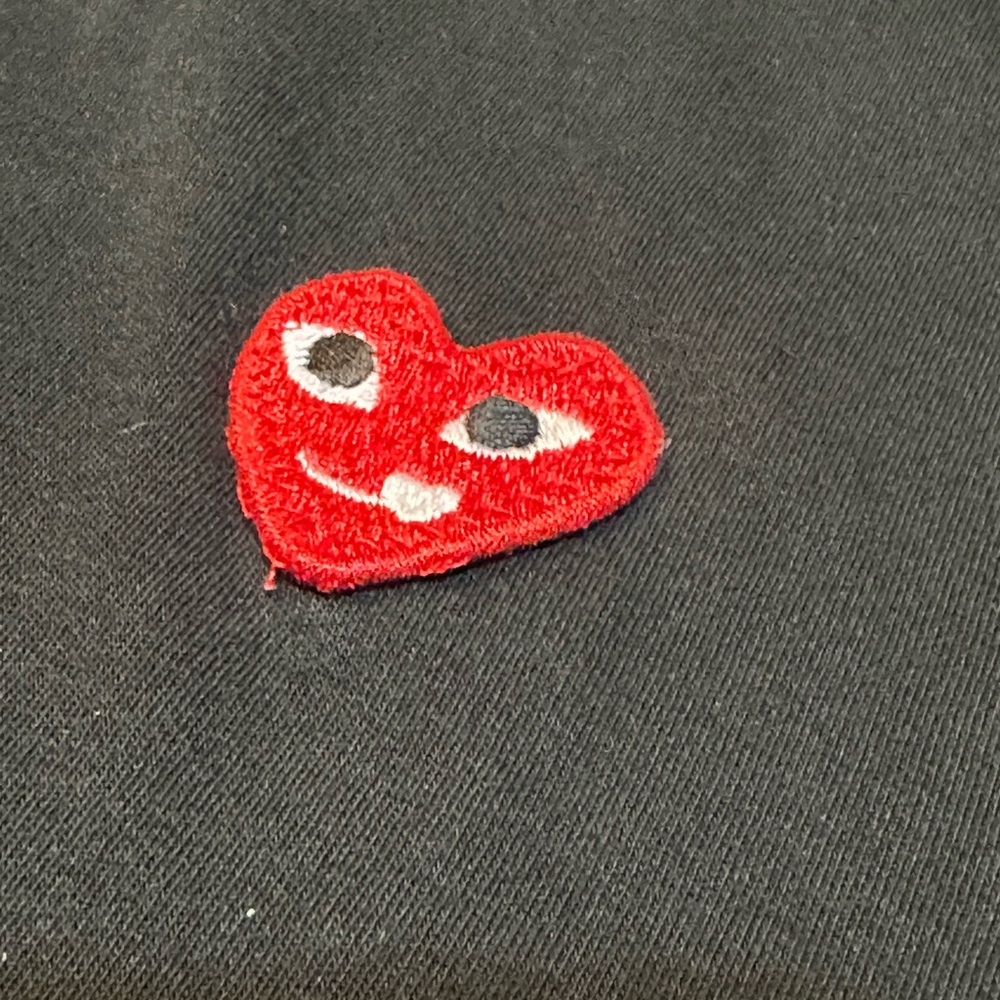 Comme des Garçons PLAY / Heart Applique Tee /EUC washed once - Picture 3 of 15